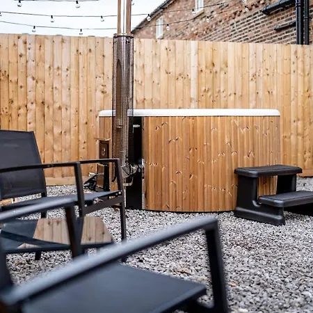 Apartament Unique Luxury Barn With Private Wood-fired Hot Tub Selby