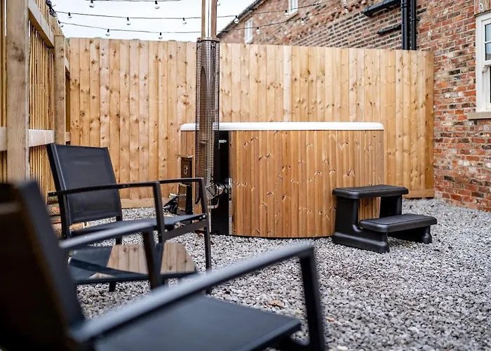 Apartament Unique Luxury Barn With Private Wood-fired Hot Tub Selby