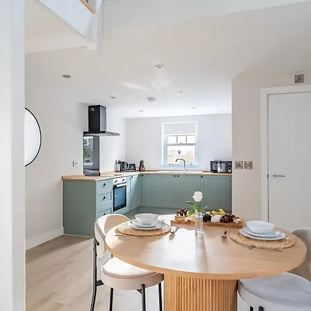 Unique Luxury Barn With Private Wood-fired Hot Tub * 塞尔比