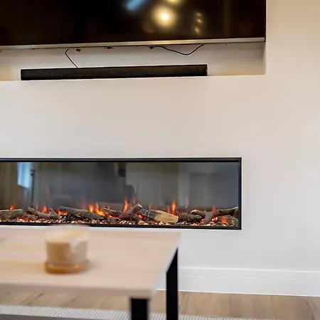Unique Luxury Barn With Private Wood-fired Hot Tub شقة